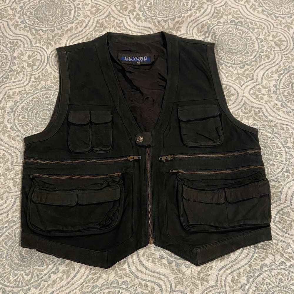 Beyond Leather, Men's leather vest, Black, plenty of pockets, XL